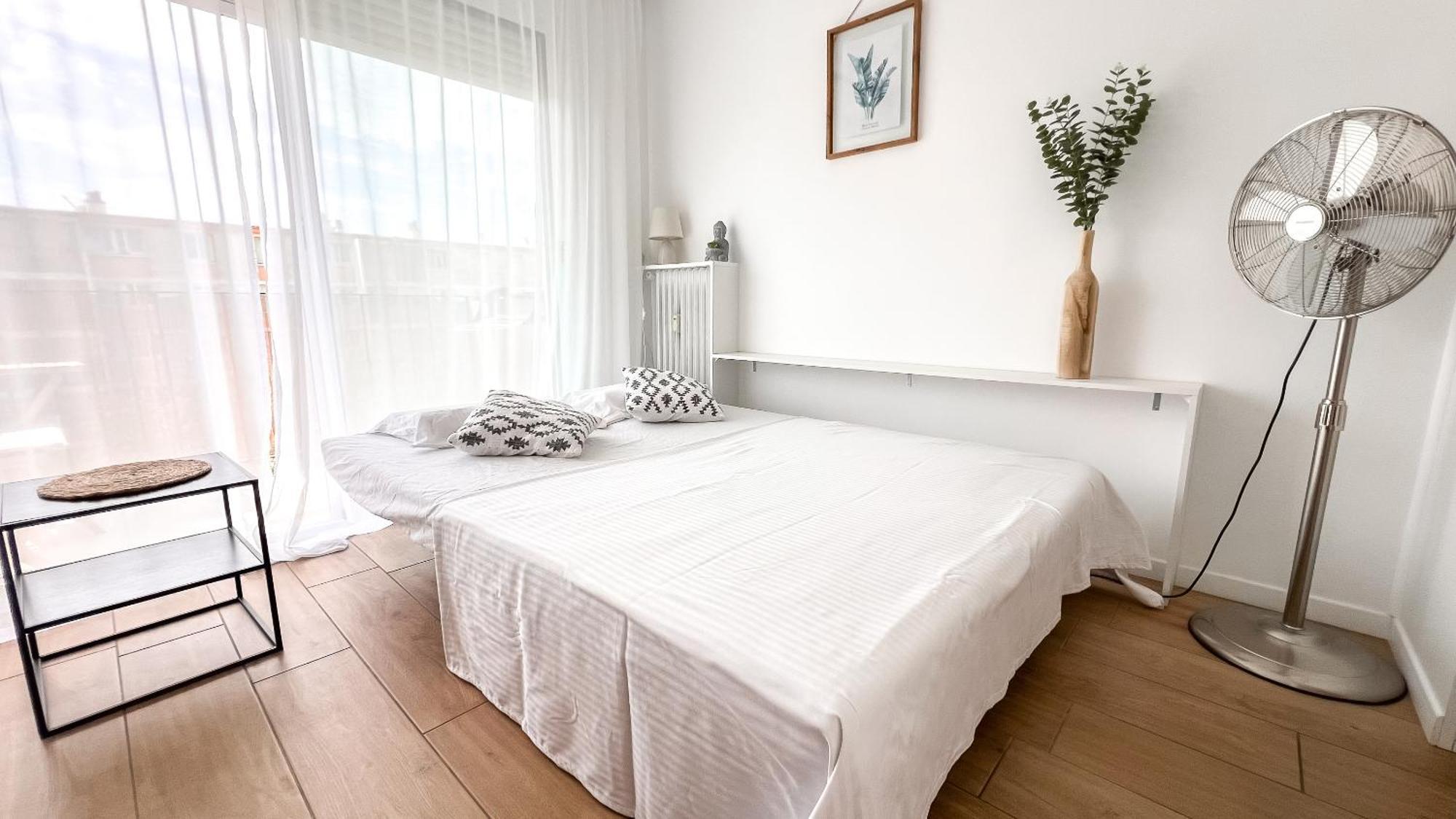 Appartement Avec Climatisation, A 900 M De La