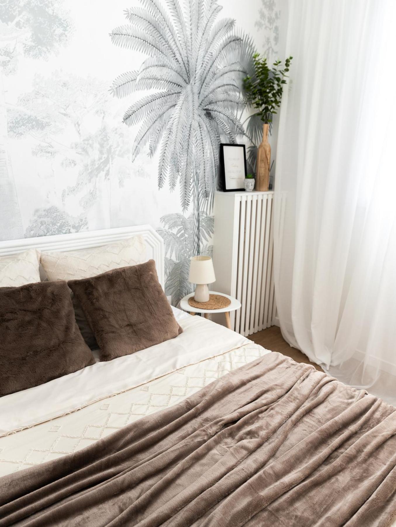 Appartement Avec Climatisation, A 900 M De La